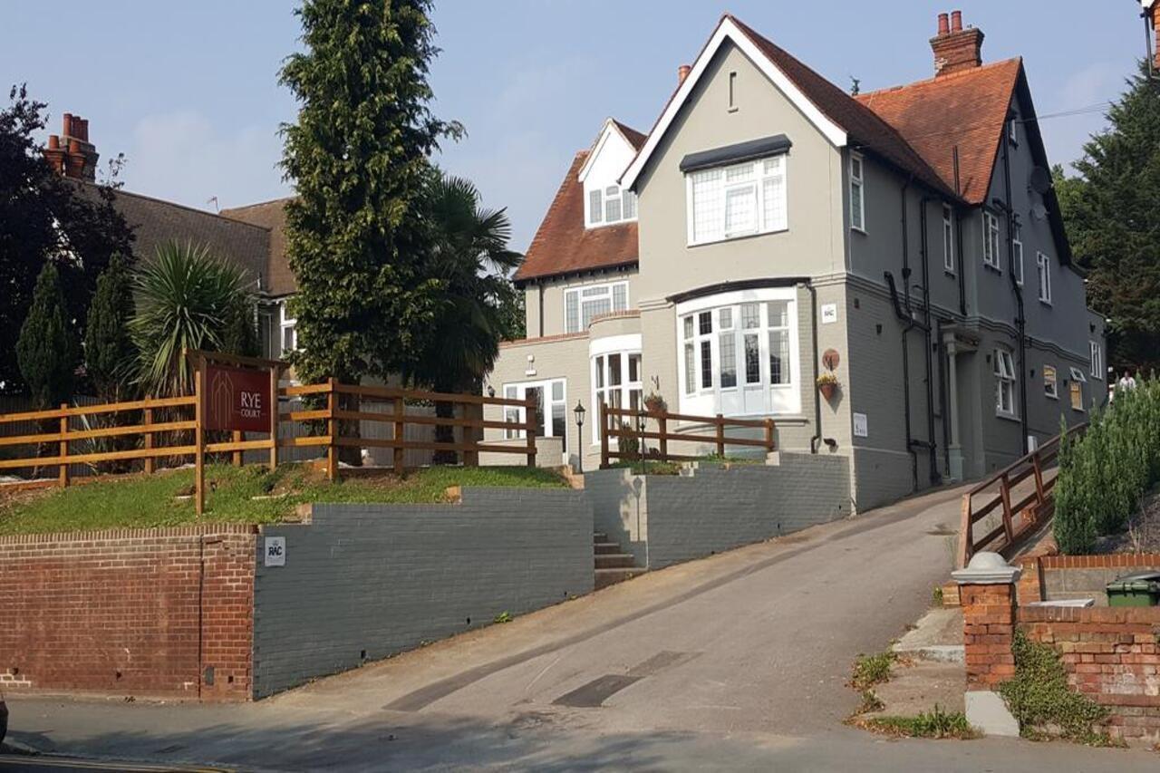 Rye Court Hotel High Wycombe Esterno foto
