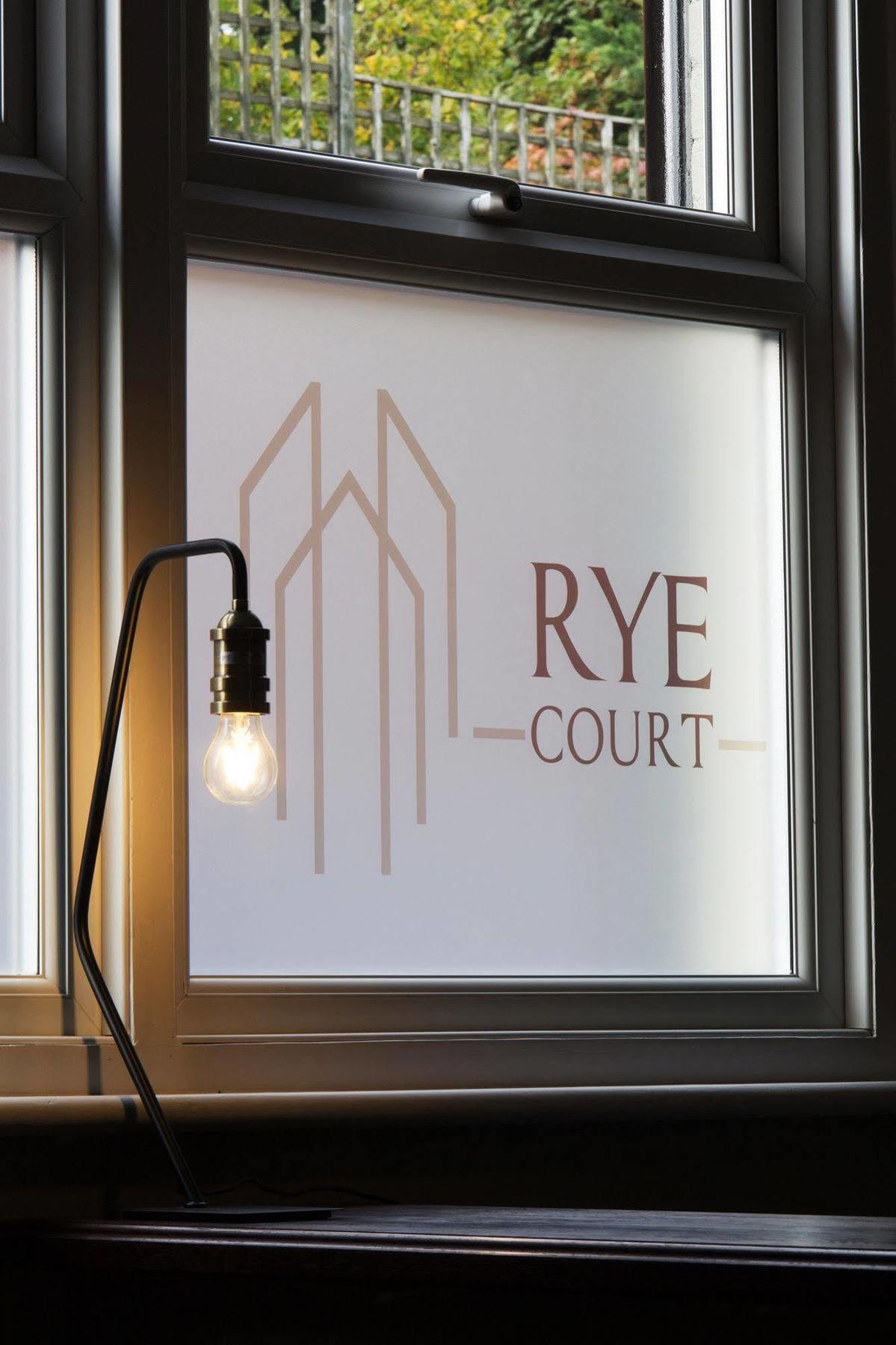 Rye Court Hotel High Wycombe Esterno foto
